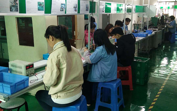 公司内景，独立生产流水线